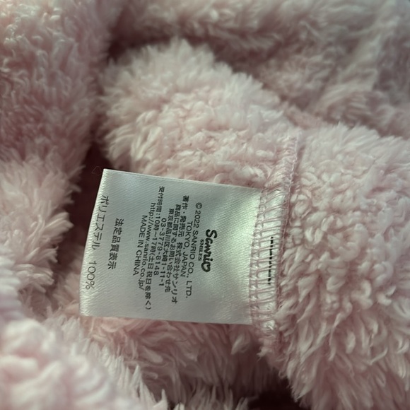 **SOLD** My Melody Sanrio Bow Sweater - Picture 9 of 9